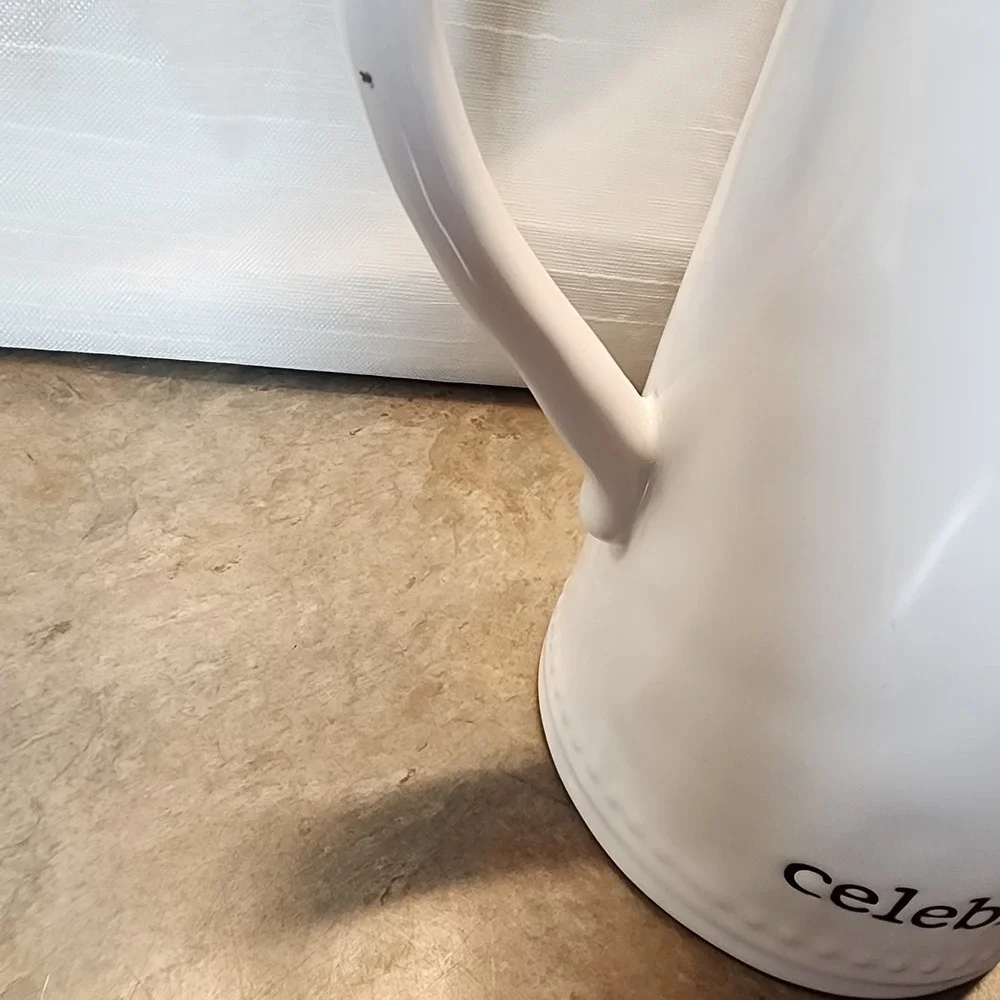 Modern Southern Home Stoneware White Glazed Water/Tea Pitcher Serving (S21)